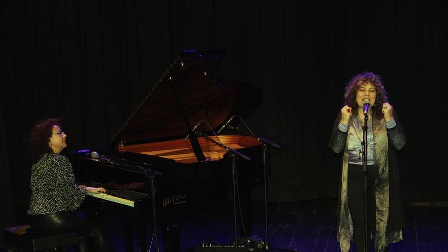 El blues femení omple el Teatre Casal Cultural de Sant Fruitós amb el concert de Big Mama i Sister Marion