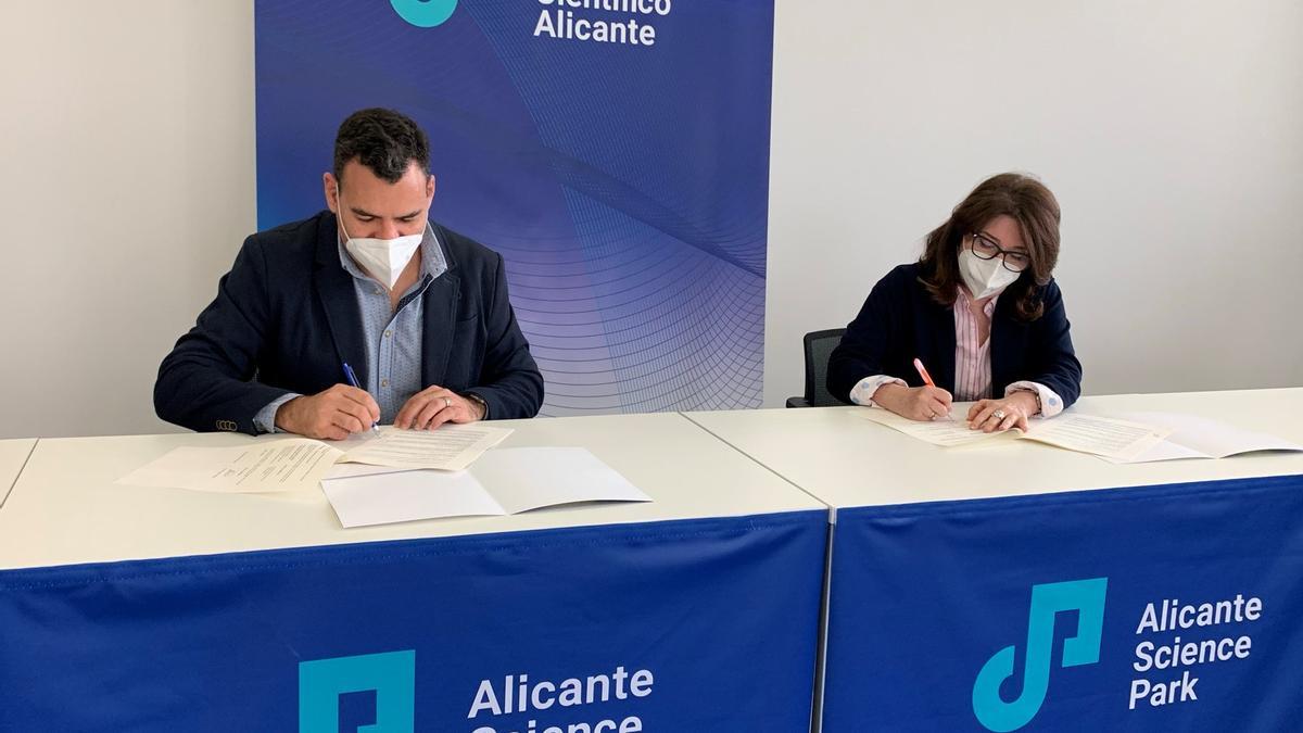 Firma de la vinculación de Cloud Levante al parque