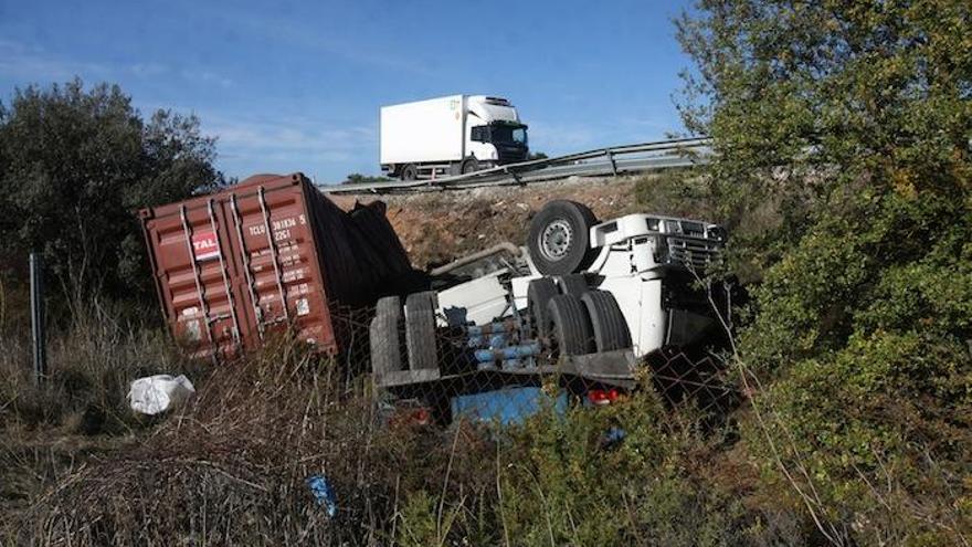 Un accidente en la A-45 en el verano de 2014.