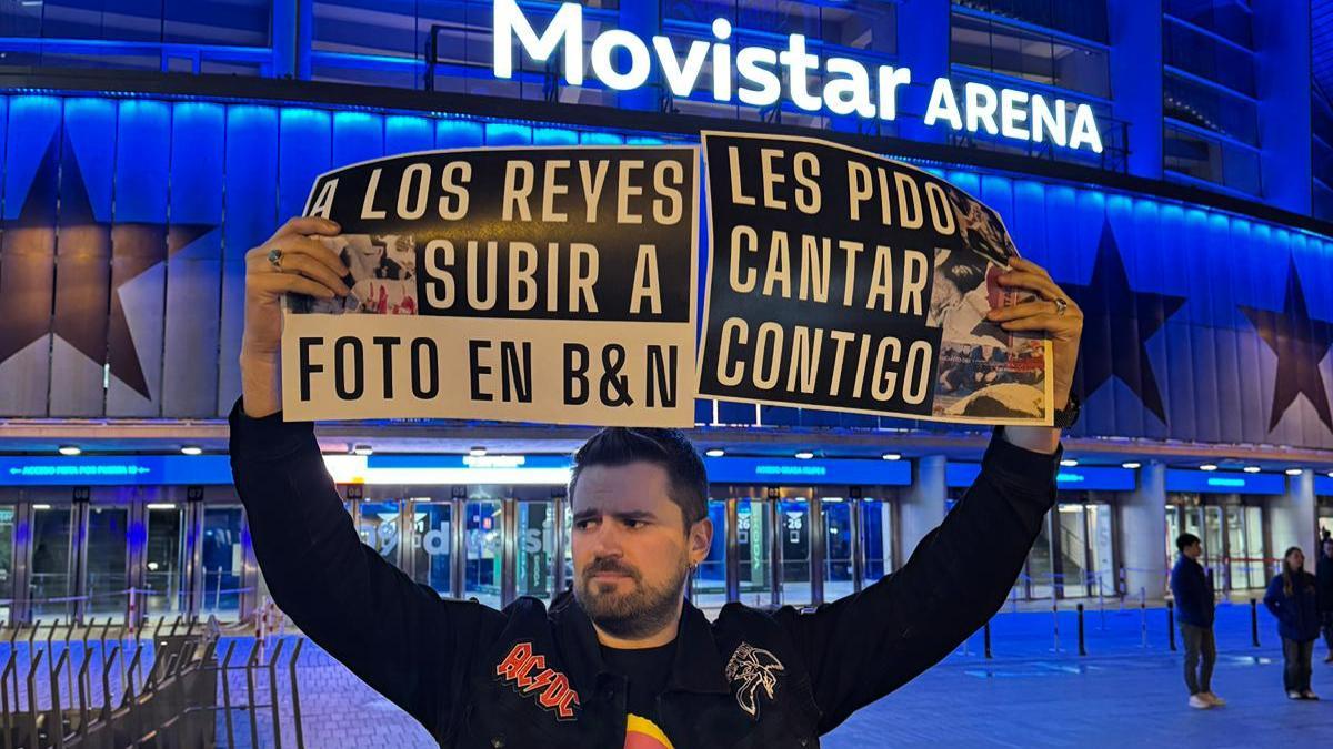 Carlos Díaz, el vocalista madrileño del grupo musical 'Anclados' pide subirse a los escenarios con Dani Martín.