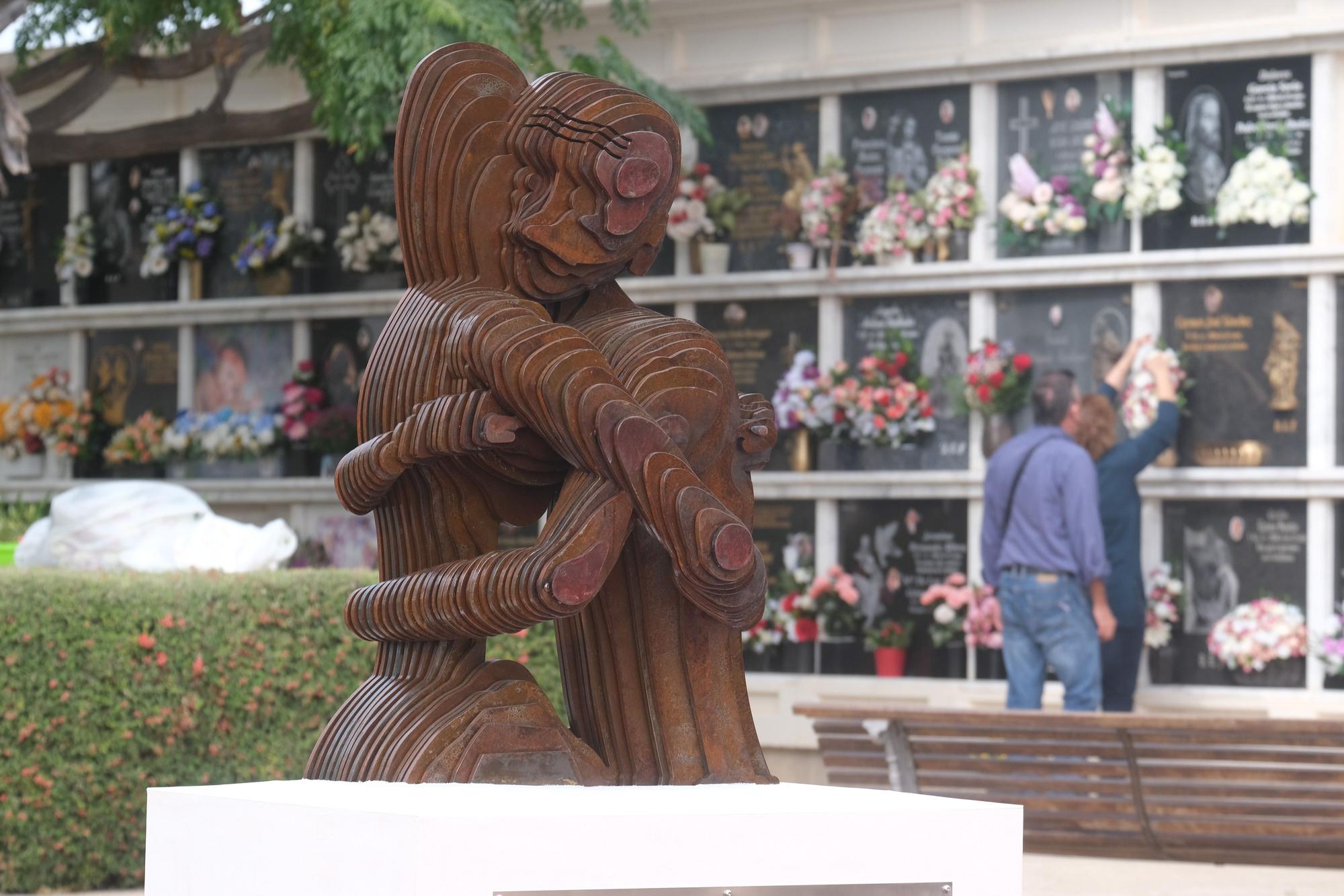 Así ha sido el homenaje a los 111 fallecidos por covid en Elda