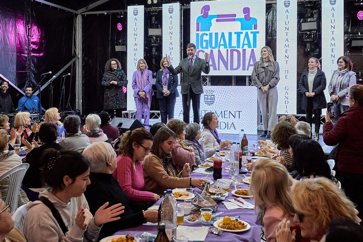 La comida ha sido a beneficio de Ca Saforaui.