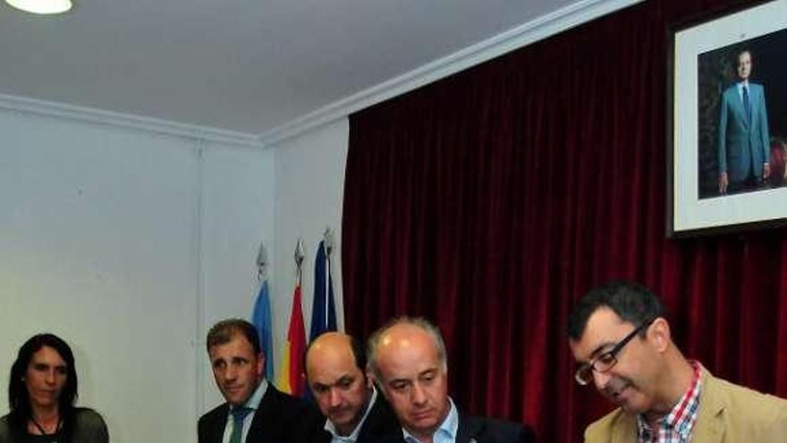 Javier Guillén, durante la presentación ayer de las etapas. // I. Abella