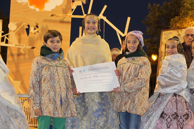 Entrega de los certificados de la Unesco a las Fallas infantiles