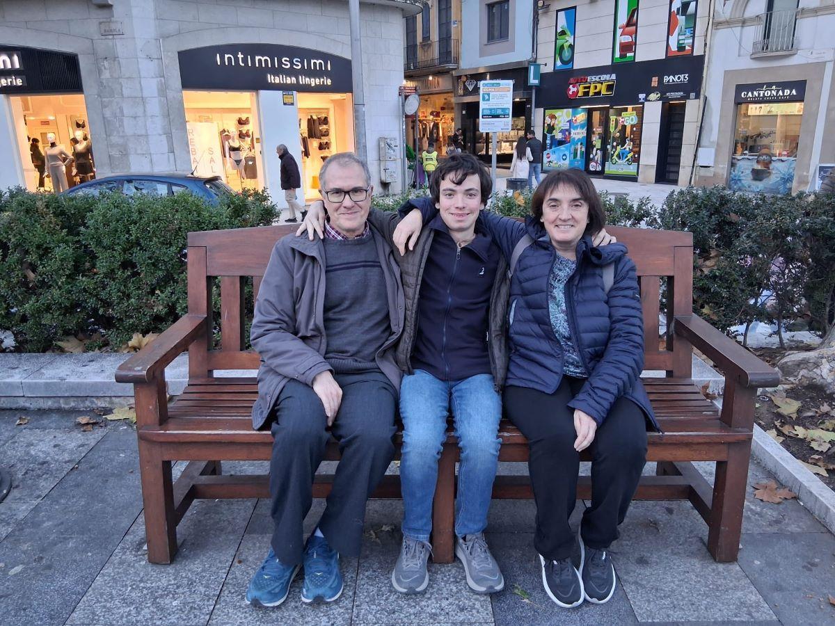 L'Aniol Blavi, acompanyat pels seus pares, narra com va ser tot el procés de passar per un trasplantament de ronyó