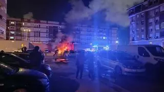 Cuatro vehículos calcinados en un incendio en un descampado del barrio de Tormos en València