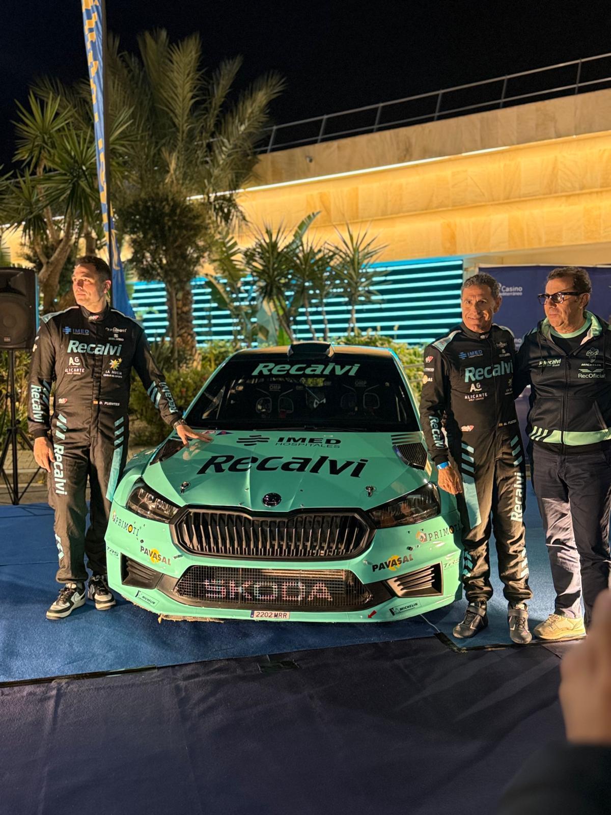 Diego Fuentes, Miguel Fuster y Antonio Solórzano durante la presentación de su nuevo coche.