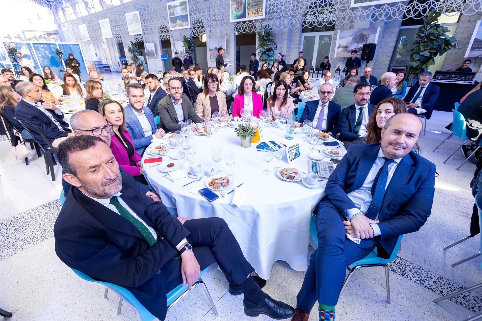 Los asistentes al Foro Alicante de Información con el ministro Óscar Puente celebrado en Casa Mediterráneo