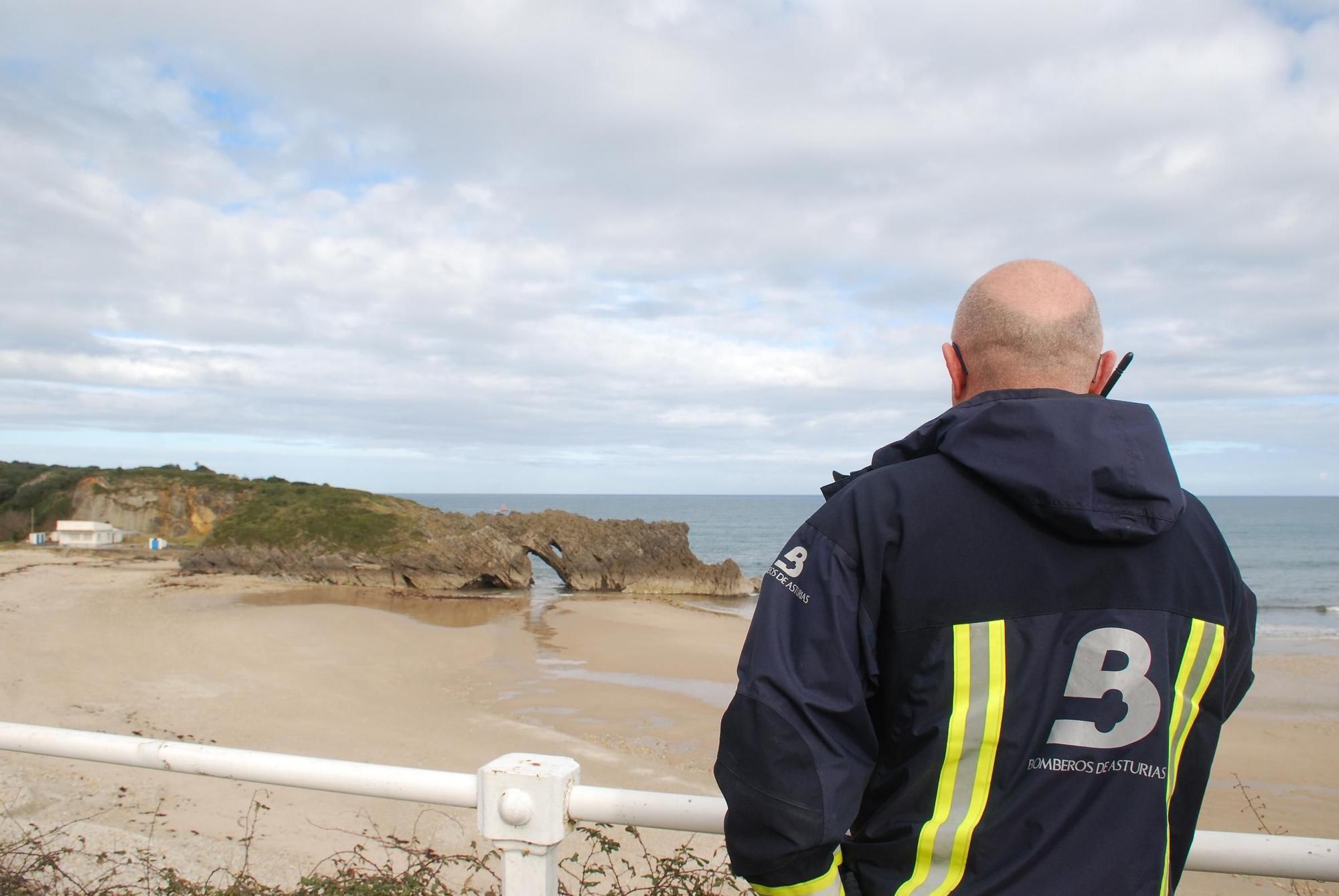 Búsqueda de un desaparecido en el mar en Llanes