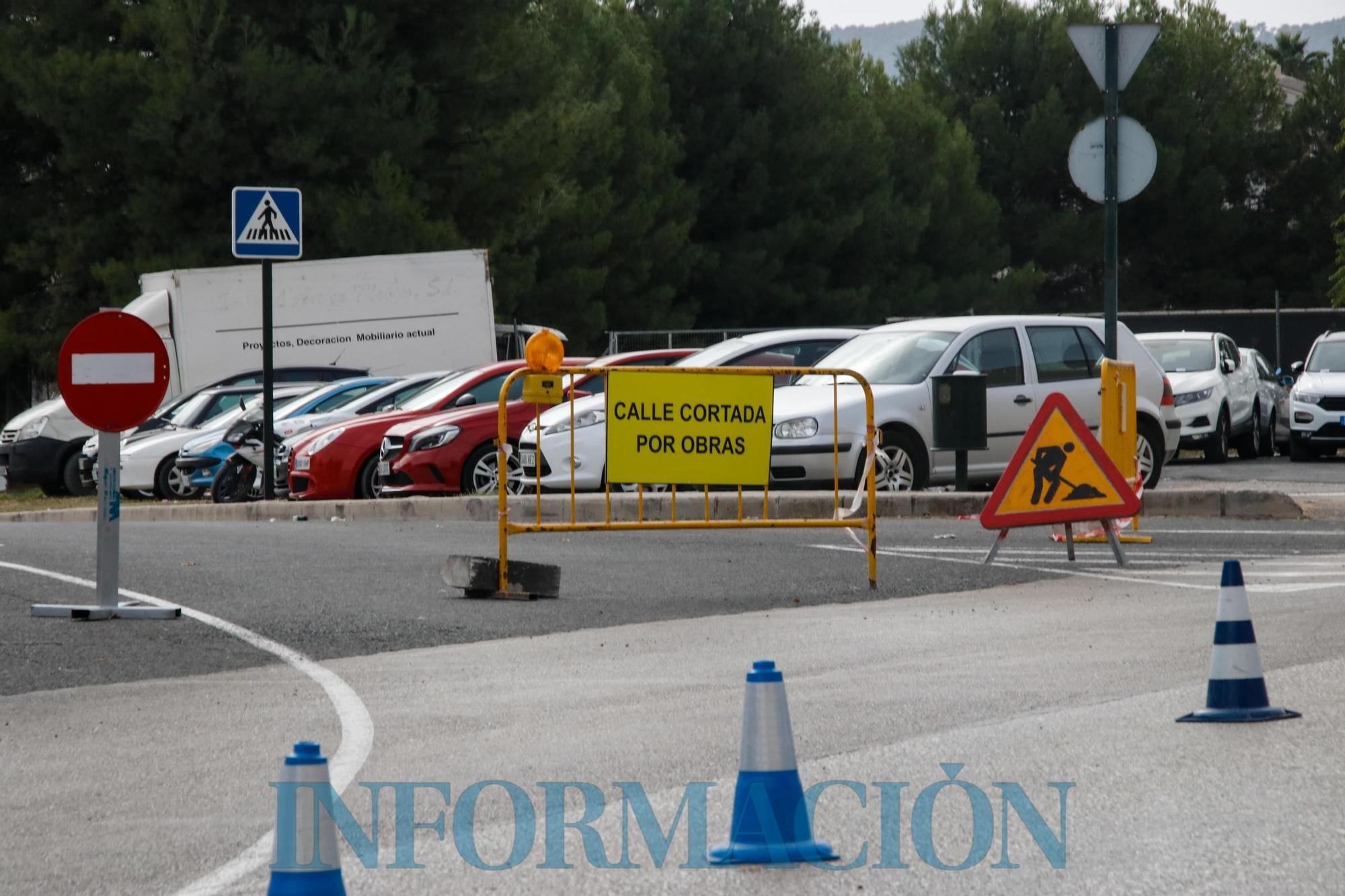 Retenciones y cortes de tráfico por las obras de la rotonda norte en Alcoy