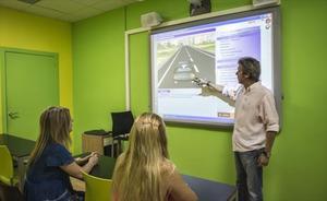 Una classe teòrica en una autoescola, a Barcelona.