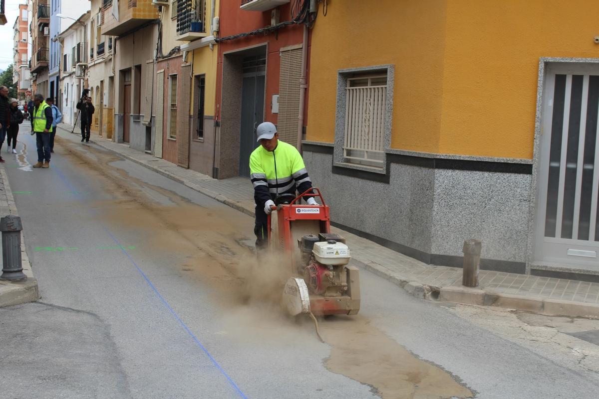 El inicio de las obras de peatonalización del casco antiguo de Novelda.