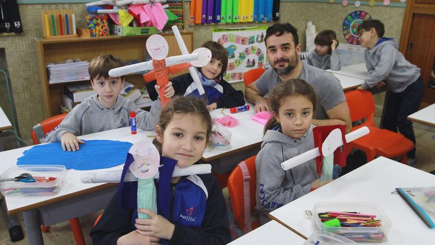 Alumnos de 2º de Primaria de Maristas elaboran sus mecos.   | // IÑAKI OSORIO