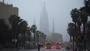 La pluja obliga a tallar trams de la Ronda de Dalt en els dos sentits i a tancar estacions de metro a Barcelona