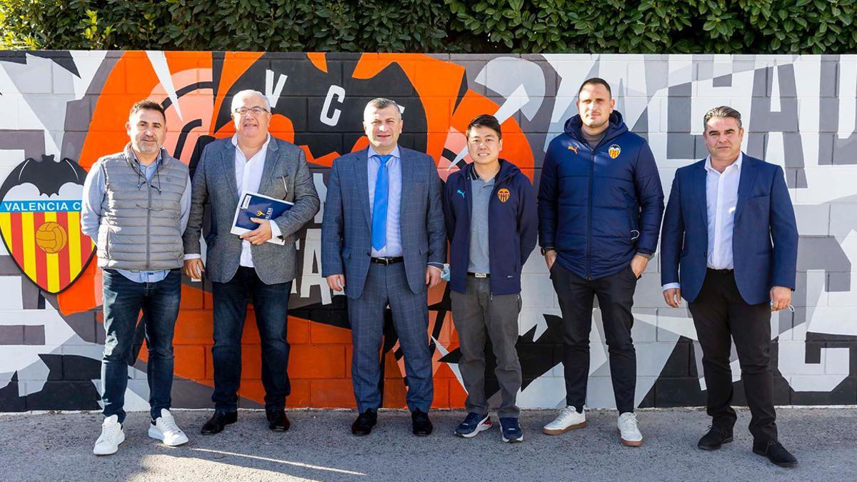 Visita del presidente del FC Saburtalo a la CD de Paterna