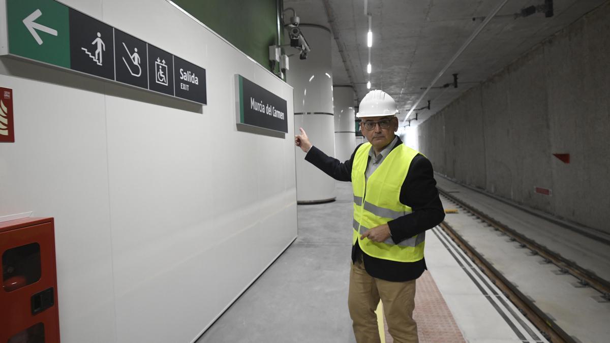 El comisionado para el Corredor Mediterráneo, en la estación del AVE.