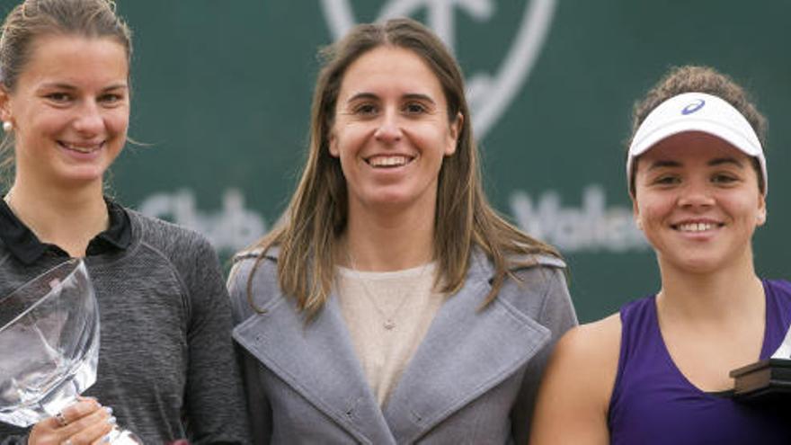 Anabel Medina, con la ganadora y la finalista del BBVA Open Ciudad de Valencia de 2016.