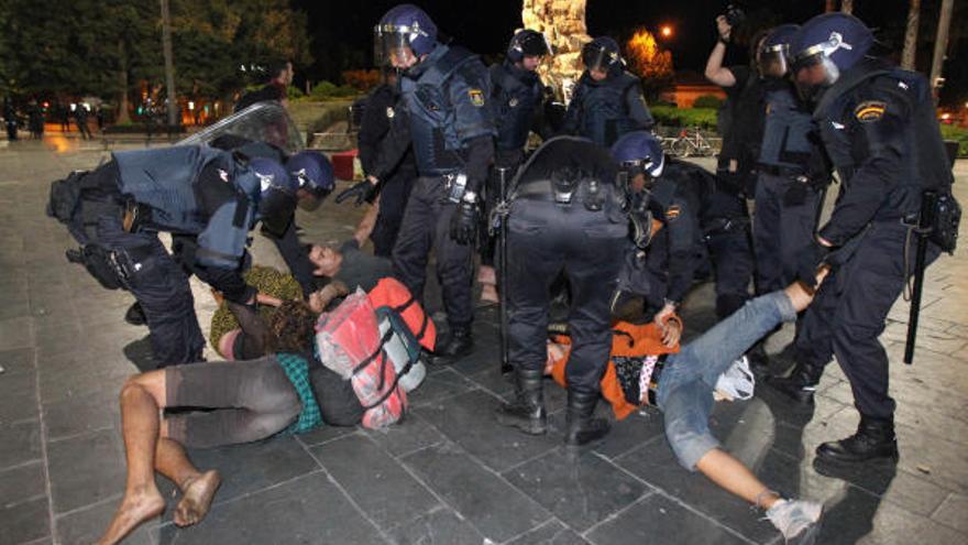 Piden un año de prisión para los &#039;indignados&#039; detenidos en el desalojo de Plaza de España