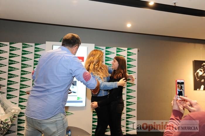 Miriam Rodríguez firma discos en El Corte Inglés