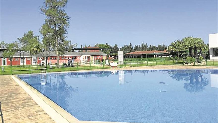 La piscina municipal modernizará su accesibilidad y la depuración