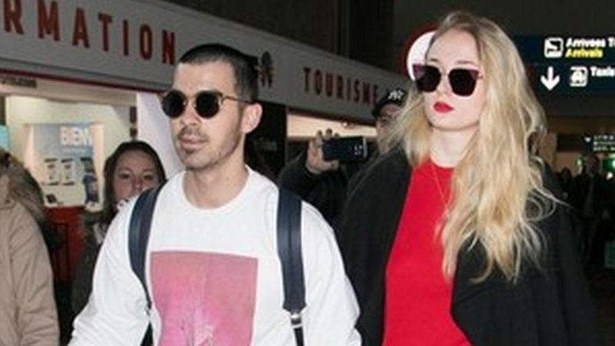 Joe Jonas y Sophie Turner anuncian su compromiso en Instagram