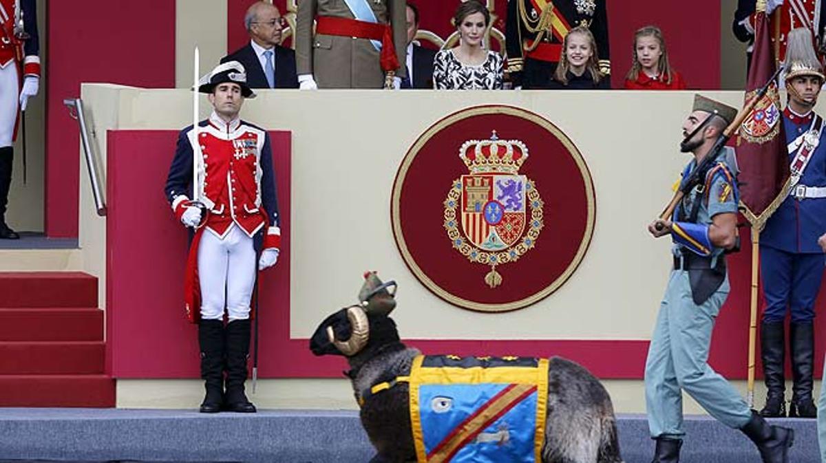 ‘Miura’, la cabra de la legió, ha desfilat el Dia de la Hispanitat. 