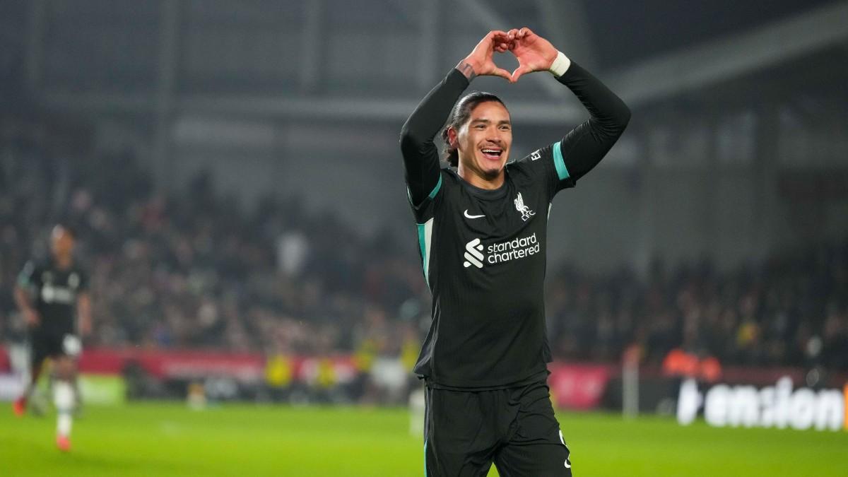 Darwin Núñez celebrando este fin de semana con el Liverpool