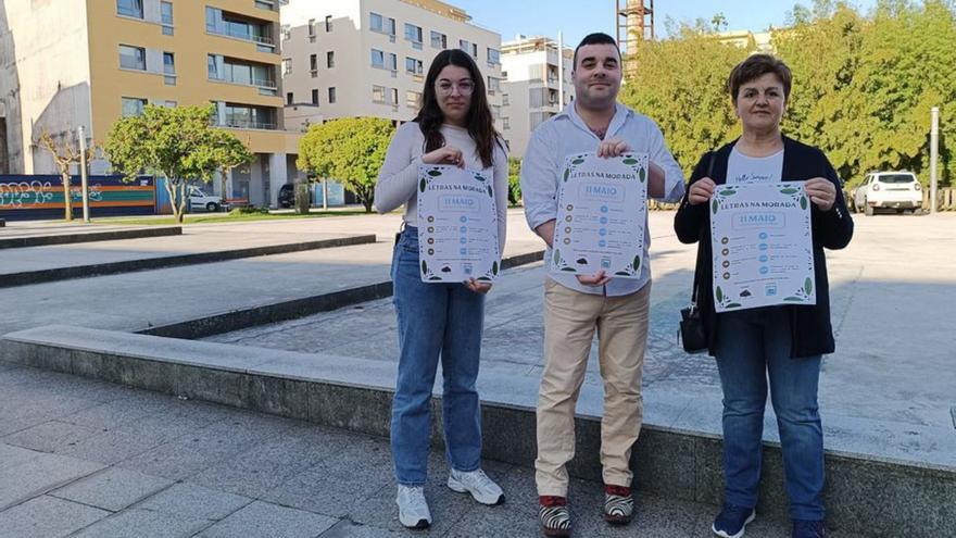 Representantes da asociación veciñal de Meiro e do Concello de Bueu presentan a xornada. |  FdV