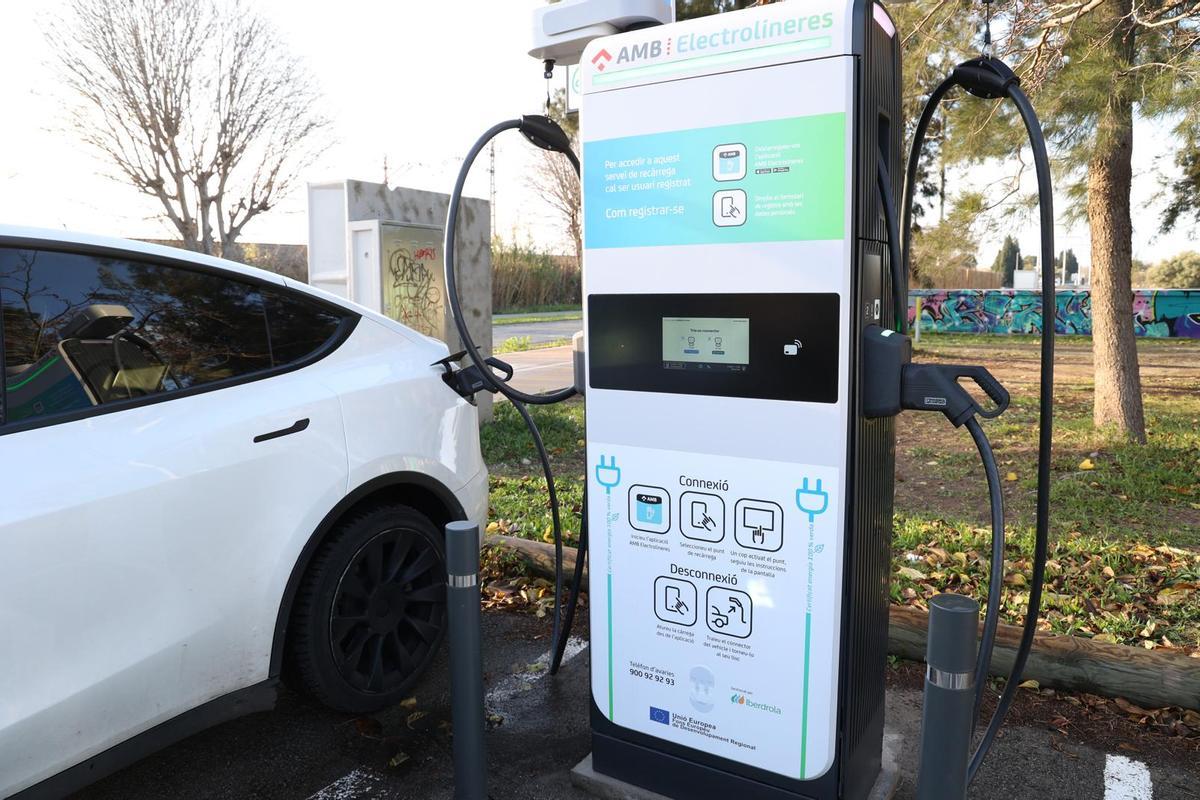 Electrolinera instalada en el 'skatepark' de Gavà