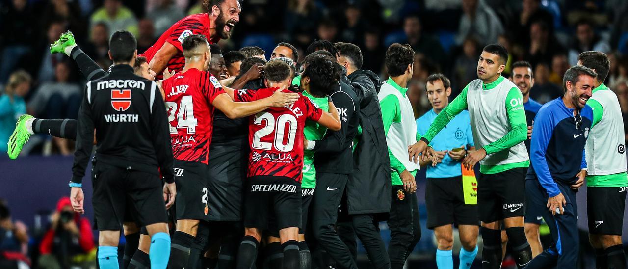 Los jugadores del Mallorca celebran el gol de Amath ante el Villarreal.