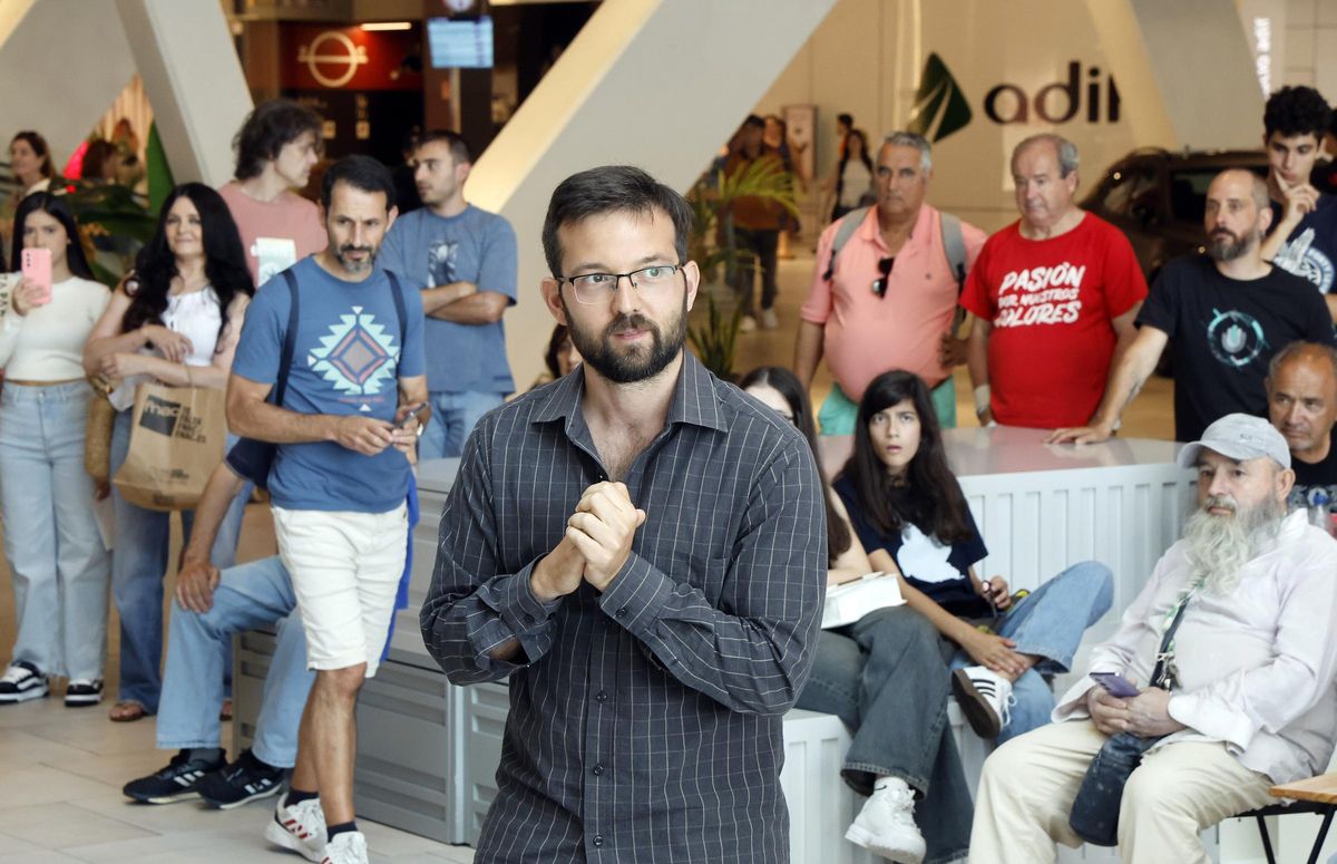 Iván Salgado, Gran Maestro Internacional de ajedrez, invitado por el club Lucena en Vialia Vigo