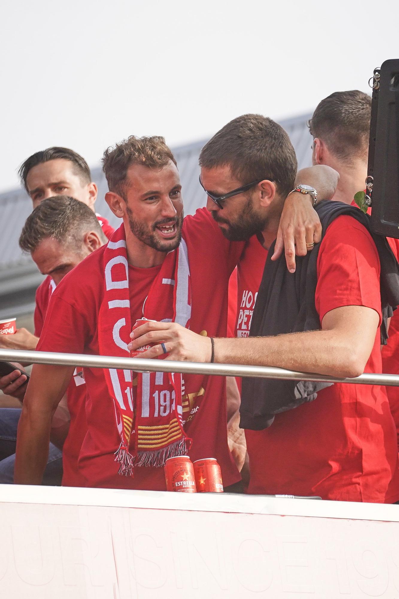 Les millors imatges de la rua de celebració del Girona i el Bàsquet Girona