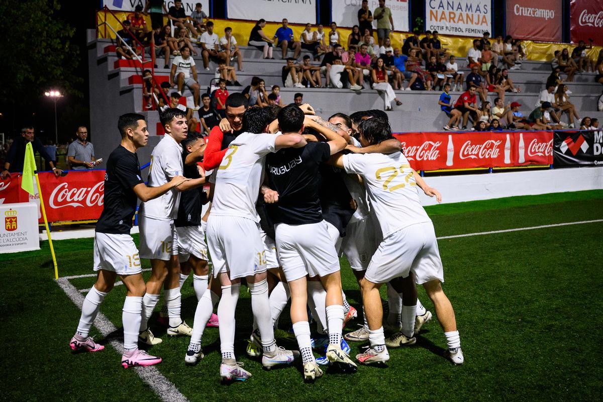 Uruguay venció por un gol al Valencia CF y sueña con el título.