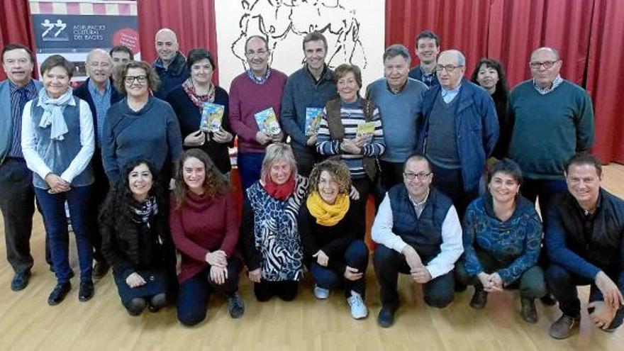 Entitats participants en la programació nadalenca de Manresa amb el regidor de Cultura, Joan Calmet