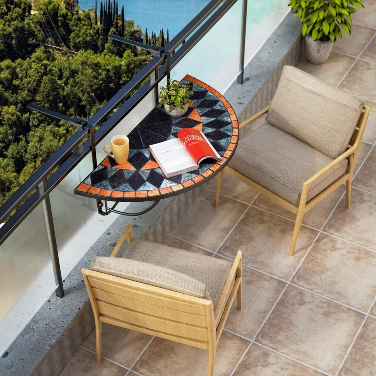 Mesa colgante para balcón y sillas de Amazon