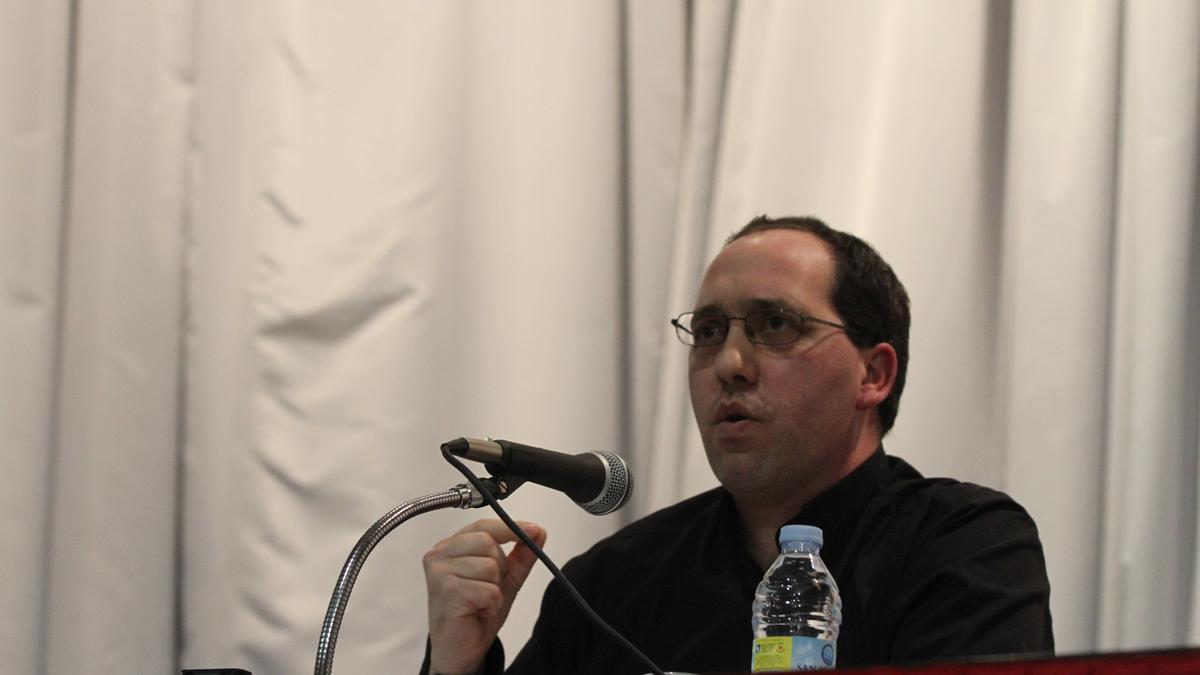 Emilio José Justo Domínguez durante una charla.