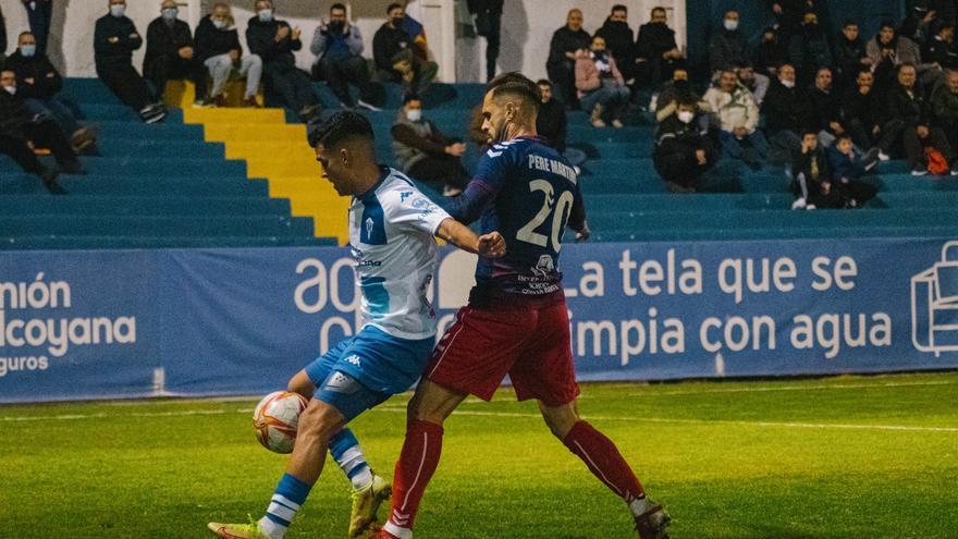 El colista Llagostera da la sorpresa ante el Alcoyano en el descuento (0-1)