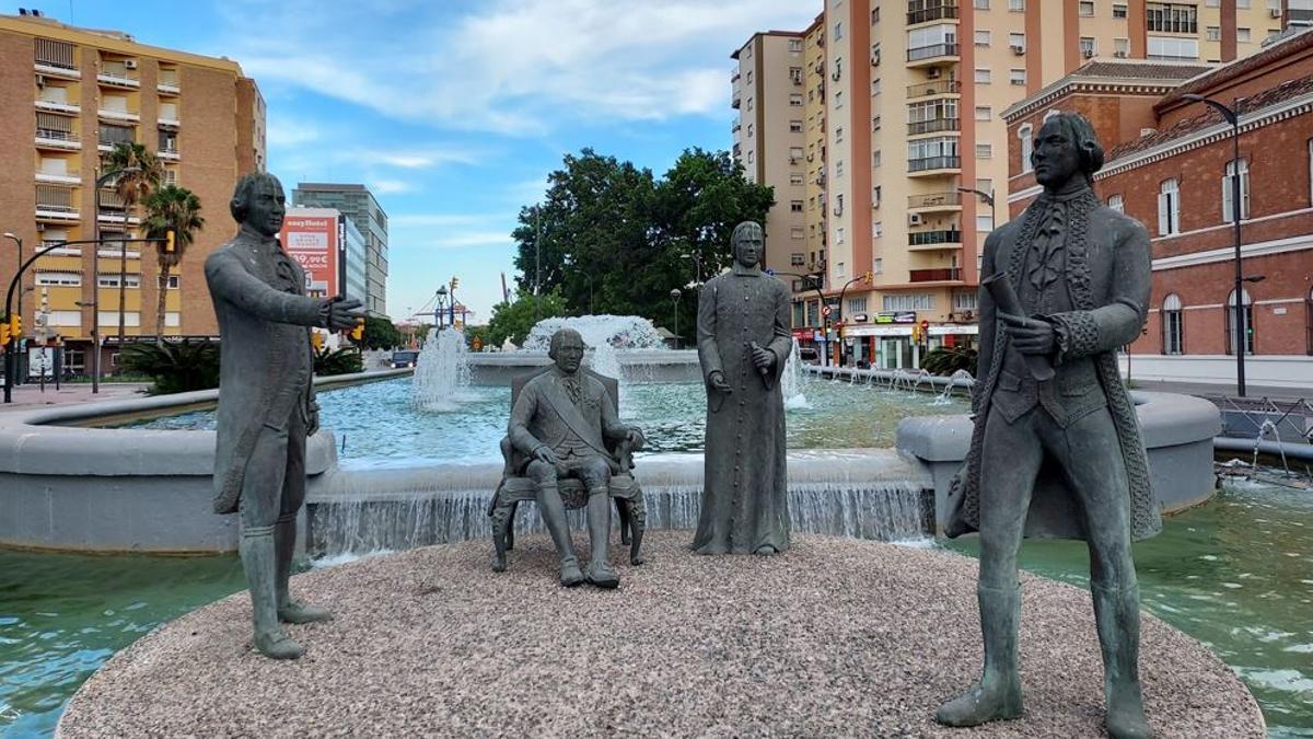 El grupo escultórico de homenaje a los Gálvez, en la actualidad, en la Explanada de la Estación.