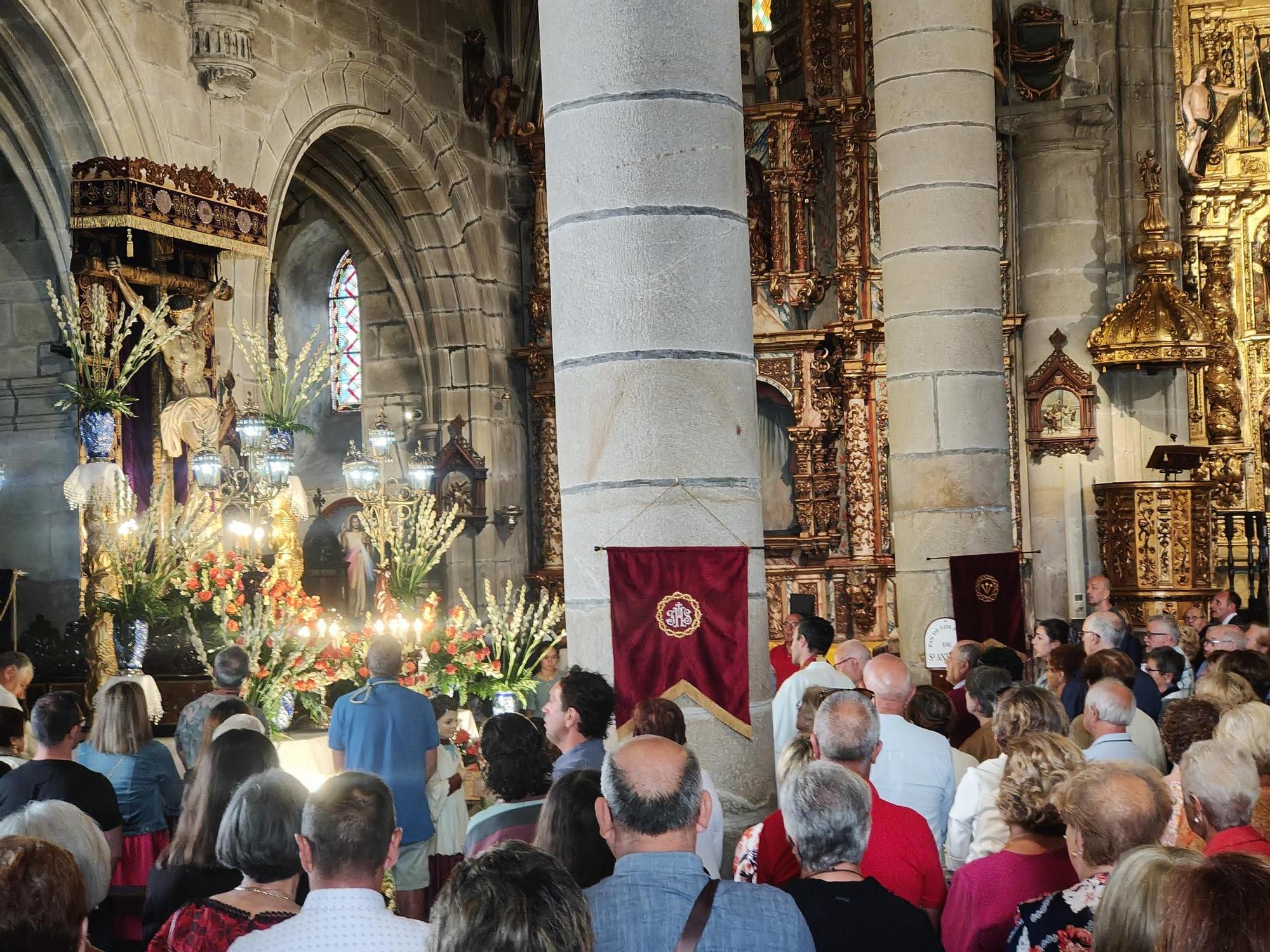 Astarot reúne a 4.000 personas en Cangas y Noname Djs abarrotan laa explanada de Ojea