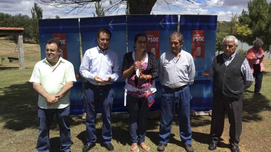 Miembros del PSOE en la celebración de la Fiesta de la Rosa.