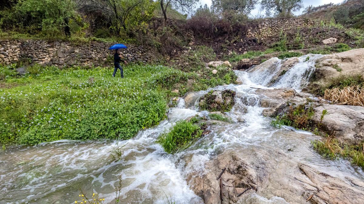 Las lluvias llenan los cauces de ríos y barrancos