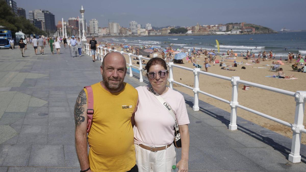 Comienzan los preparativos del Festival Aéreo en el Muro de San Lorenzo mientras crece la expectación entre los gijoneses