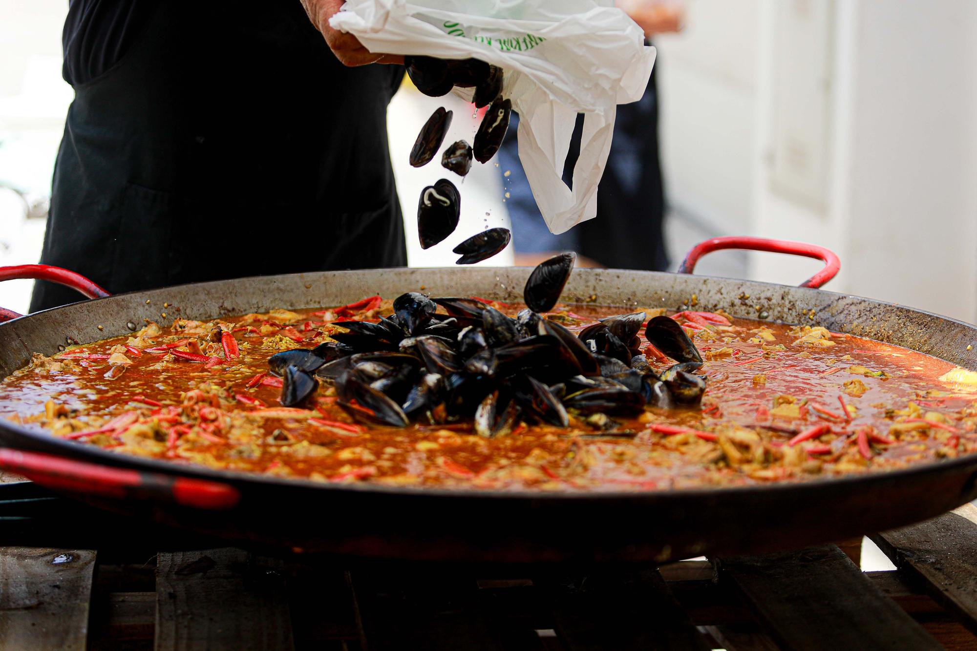 Todas las imágenes del concurso mundial de paellas en las fiestas de es Canar