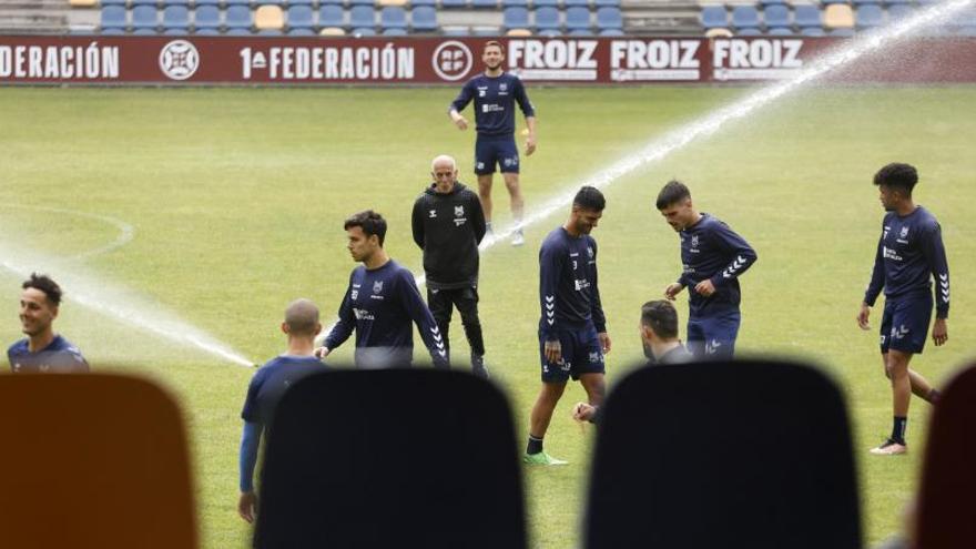 Juan Antonio Señor, en el calentamiento previo a la sesión de entrenamiento de ayer.