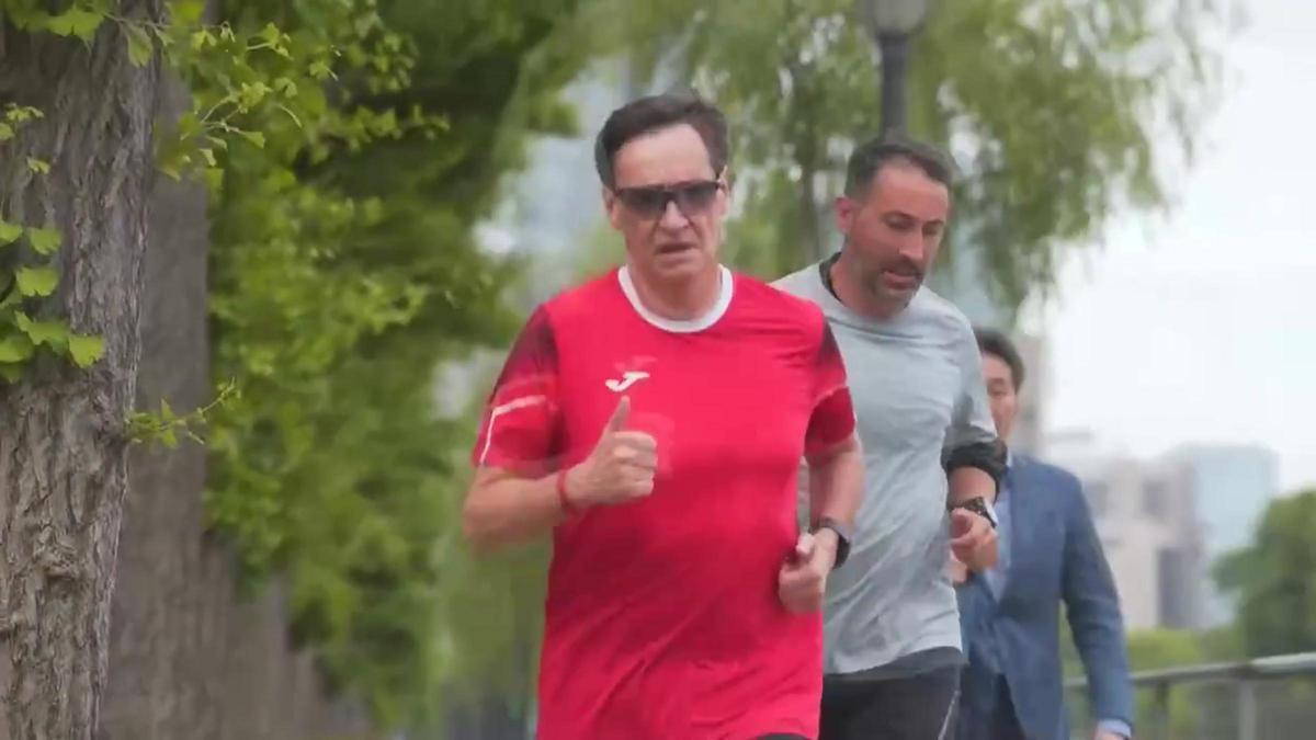 Illa sale a correr alrededor del Palacio Imperial de Tokio durante su visita a Japón