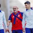 De la Fuente, junto a Cubarsí y Morata, en un entrenamiento de España