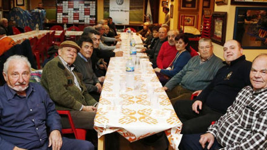 Unas 70 personas acudieron a la Agrupación de Peñas del Valencia CF.