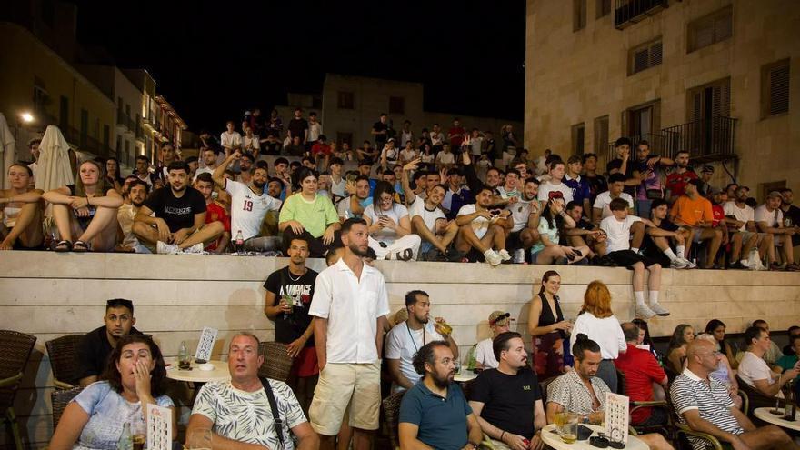 La emoción del Mundial se respira en las calles de Alicante durante el Francia-Marruecos