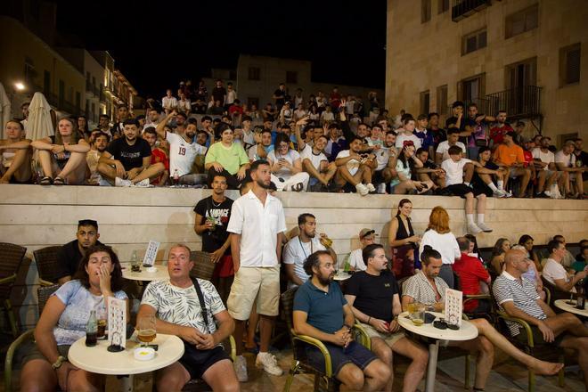 La emoción del Mundial se respira en las calles de Alicante durante el Francia-Marruecos