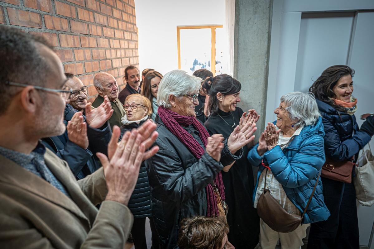 Inauguración del edificio de viviendas cooperativas construido en suelo municipal, La Xarxaire. Ha sido construido en un solar cargado de simbolismo por el activismo vecinal en defensa del derecho a la vivienda.